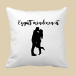 Együtt mindenen át