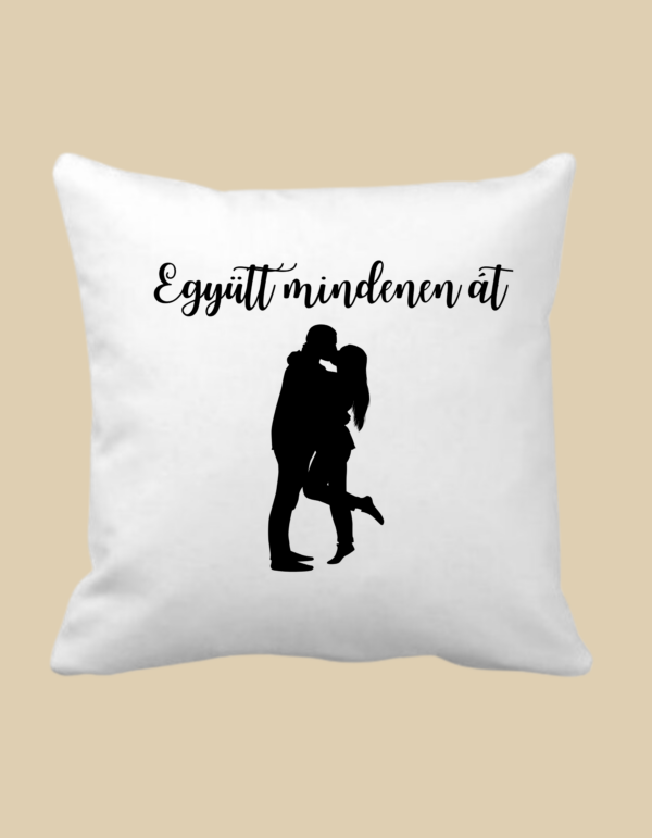 Együtt mindenen át