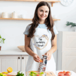 Egy csodálatos nőnek fehér kötény